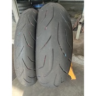 tayer size 180/55/ZR 17-120/70/ZR 17 brand Bridgestone tahun 18