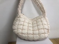 🌈 Cos 雲朵包 女款 白色