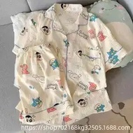 蠟筆小新動漫可愛家居服女款兩件套夏季睡衣套裝，短袖上衣+短褲，甜美可愛睡衣套裝