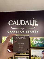 1300+好評❤️現貨‼️CAUDALIE 歐緹麗 葡萄籽膠囊 30粒裝 💰$85｜香港專櫃｜原價 $129  🍇 抗氧無敵！ #Caudalie #葡萄籽膠囊 #抗氧祛斑 #法國公認 💜