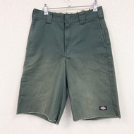 超大號 Dickies 短褲/半褲，拉鍊門襟，綠色，尺寸 W32，古著。