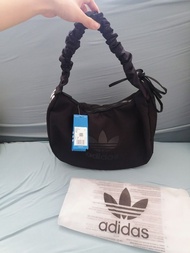 Adidas Cloudy bag 雲朵包  L  Size:34x24x14