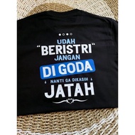 Kaos Distro Udah Beristri Jangan Digoda Nanti ga Dikasih Jatah Combat 30s Premium - T-Shirt Pria dan