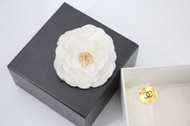 Chanel Vintage 81-85 織物白色山茶花胸針