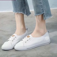 Molisa รองเท้า รองเท้าแฟชั่น รองเท้าทรงผ้าใบ หนังแท้ 100% Leather flat shoes sneakers shoes รองเท้าผ
