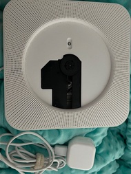 白色壁掛式CD播放器