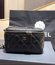 Chanel黑金羊皮長盒子化妝袋