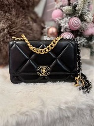 CHANEL 19Bag WOC IN BLACK