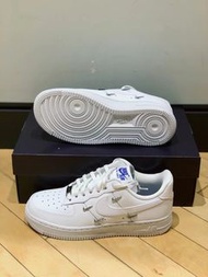 💕Nike Air Force 1 ‘07 LX “Chrome Luxe 四鉤 板鞋 女款 白藍