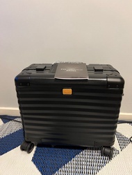 18吋登機行李箱