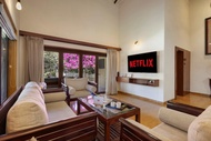 ELIVAAS Lush Villa: 6BHK Pet-Friendly Villa with Pool