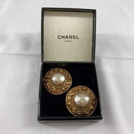 香奈兒 (Chanel) 仿珍珠鑲鑽耳環，2.6號，金色