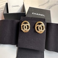 Chanel 22A鏤空耳環 99新全配 台灣購證 趕快買來送禮 聖誕節 耳環 logo