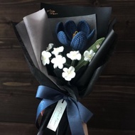 Mustflor-手工針織花-普魯士藍鬱金香與勿忘我花束