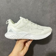 🤩必備緩震慢跑鞋🤩 阿迪達斯Alphabounce阿爾法全白輕量透氣休閒運動跑鞋 | Adidas Alphabounce | 男女同款 | Bounce科技減震回彈 | 飛織鞋面透氣不悶腳 | 純白