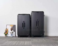 Rimowa Essential Trunk Plus 33寸