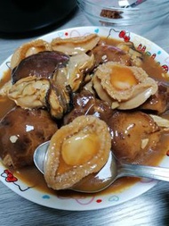 打開即食罐頭鮑魚一罐有四隻 特價發售