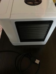 小型冷氣機(倒入冷水便可)