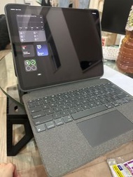 iPad Pro 12.9inch (5th gen) + Logitech keyboard