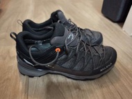 Salewa Gore-tex 防水行山鞋
