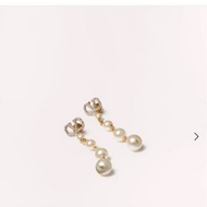 valentino 精品 珍珠 銀耳環 適合晚宴、婚禮，頒獎典禮（只有試戴）原價近3萬 可小議價