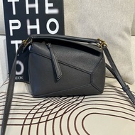 Loewe Puzzle Edge Mini 粒粒牛皮