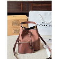Cowhide Version CAOCH Rowan Bucket Bucket Bag
New Bucket Bag Can Have Drawstring Design
Two Shoulder