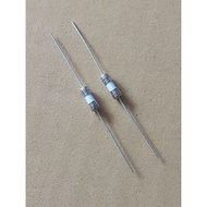 Ceramic Tile Fuse Mouse Tail 10mm. 20Amp/250VAC