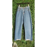 High-waisted jeans 9 inches waist 66