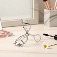 Curved Eyelash Curler – Provides Fuller-Looking Lashes That Last All Day, Perfect for All Eye Shapes