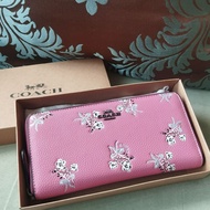 Sk Ocean กระเป๋าสตางค์ โค้ชแท้ใบยาว เอ้าเลท 7.5 นิ้ว หนังแท้ลายดอกไม้สีชมพู มาใหม่