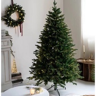 Cây thông cao cấp MÃ C09 có gắn sẵn đèn trang trí noel giáng sinh