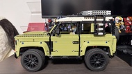LEGO Technic Land Rover Defender 42110 已砌