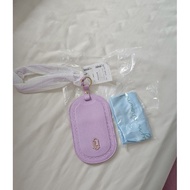 lyn around Bag Hand 1