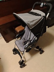 Combi Quickids 嬰兒車