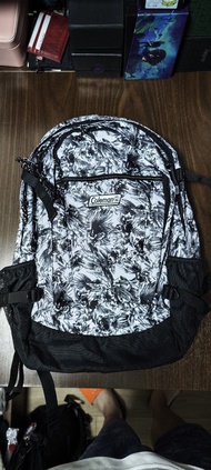 Coleman 白黑色花紋背包