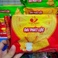 Box of 45 packs of Dai Phat Loc biscuits, Tay Do Silver Cake & Hai Viet & Tan Minh Huong 180gr