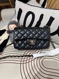 Chanel mini flap bag A69900黑金cf20,晶片 100%Authentic ,99%new  💎尖沙咀中港城門市