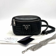 PRADA Diagramme黑銀皮革單肩斜背相機包18*11*5 98新配件塵袋保卡