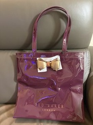 Ted Baker 牛血紅（Oxblood)漆皮手提袋