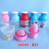 Manual fruit juice presser