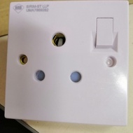 Ums 15 amp switch socket