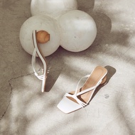 Ysstava - CHOLE - Rounded wooden heels in WHITE รองเท้าแตะส้นสูงสายถักพร้อมส้นไม้ทรงกลม