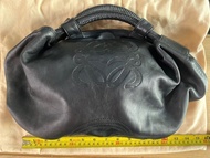 正品 Authentic LOEWE (99% NEW) black leather signature handbag bag LOEWE 🇮🇹 羅意威經典手提袋 手挽袋手提包, 中型包 bag w