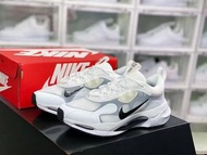 Nike Spark Flyknit火花系列運動跑鞋｜顏色 白｜ 黑 ｜尺碼 36 36.5 37.5 38 38.5 39 40 40.5 41 42 42.5 43 44 44.5 45