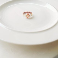 操持宴會的菊碧夫人 施華洛世奇珍珠串珠戒指