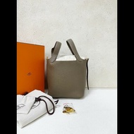 Hermes Picotin 18
Etoupe x ghw