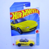 Hot Wheels 91 Mazda MX-5 Miata Yellow Diecast Car 1/64