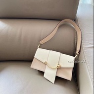 現貨優惠！Strathberry mini crescent oat vanilla 燕麥奶白色 可上膊/側孭/斜孭