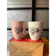 Set of 2 nestle ceramic cups
